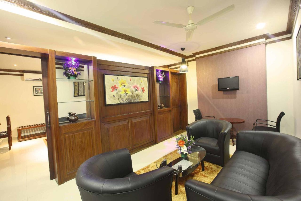 Ambalakkara Regency Hotell Kottārakara Exteriör bild