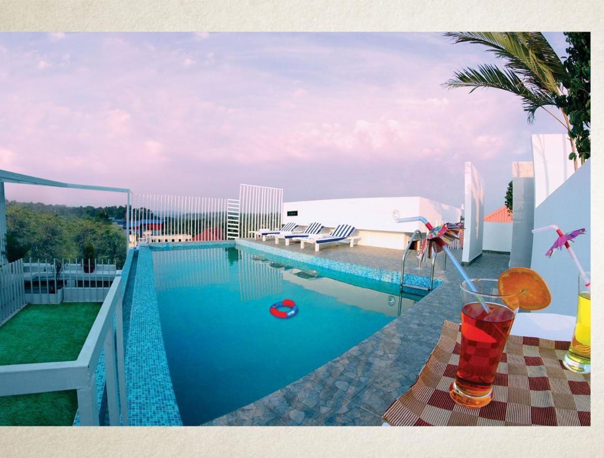 Ambalakkara Regency Hotell Kottārakara Exteriör bild